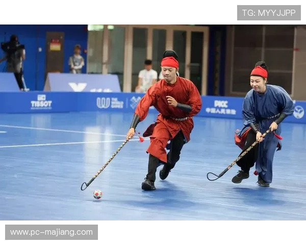 步打球非遗传承人进校园，讲解软式曲棍球起源与规则